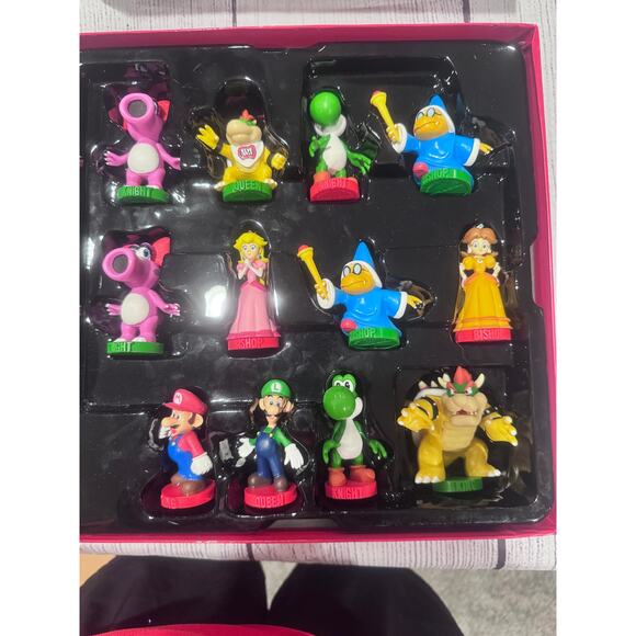 Super Mario Bros Chess Collectors Edition - Picture 3 of 7